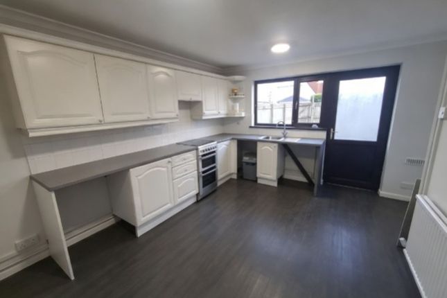 8 Twyn Teg, Neath photo 2