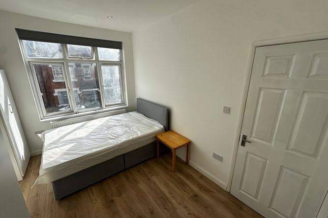 Willow Vale, London photo 2