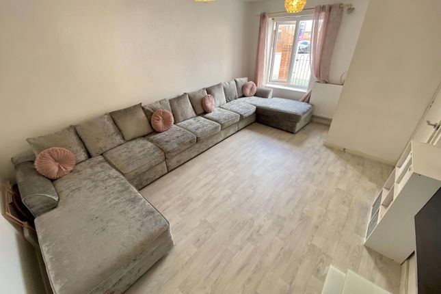 16, Coningsby Drive, Wolverhampton photo 3