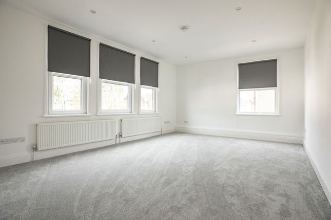 Thumbnail Flat to rent in Grove Green Road, London