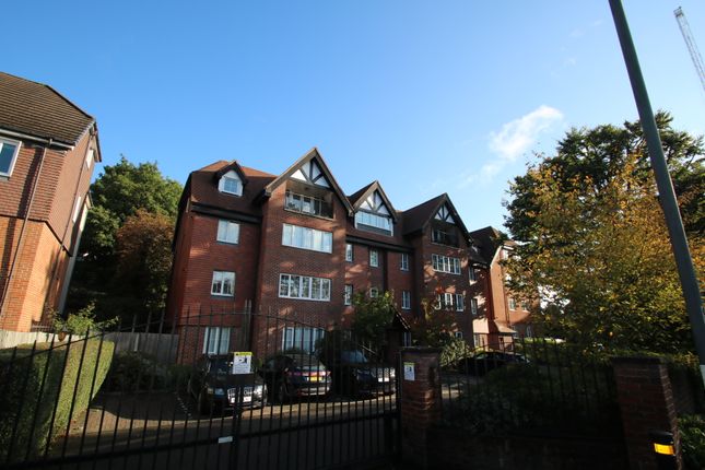 Thumbnail Flat to rent in Foxley Lane, Purley, Surrey