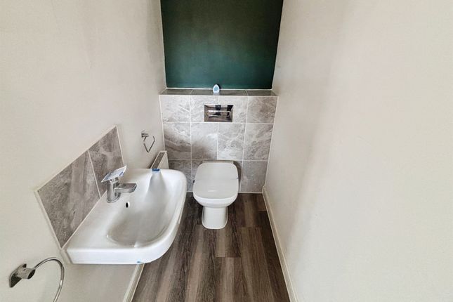 8, Lee Close, Halstead photo 5