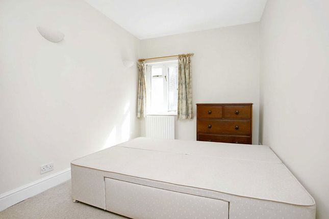 Flat 13, 303-309, Lavender Hill, London photo 4