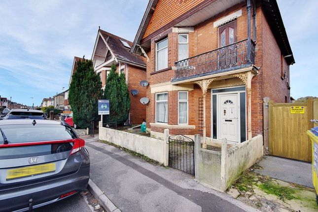 Thumbnail Flat for sale in Markham Road, Charminster