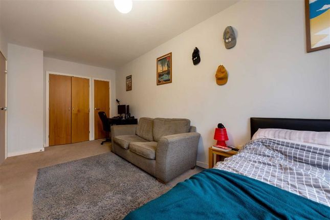 Flat 301, Jacquard Court, 32, Bishops Way, London photo 4