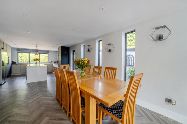 Cedars 7, Cranwell Grove, Lightwater photo 4