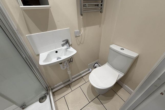 Room 4, Wisley Avenue, Milton Keynes photo 5