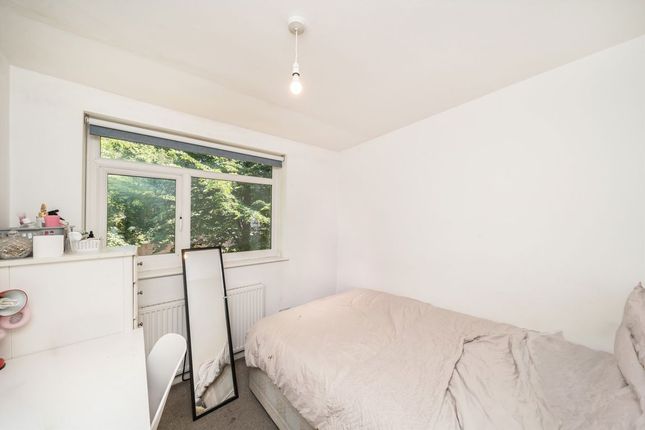 Flat 11, Brockworth, Gloucester Road, Kingston Upon Thames photo 5