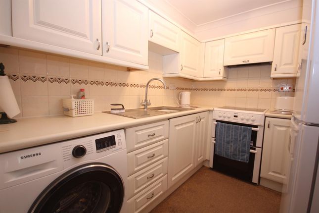Flat 9 Village Gate, 1, Southampton Hill, Titchfield photo 3