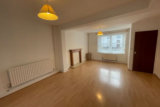 90 Clase Rd, Swansea photo 2
