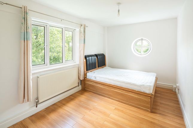 Thumbnail Flat to rent in Denmark Hill Estate, London
