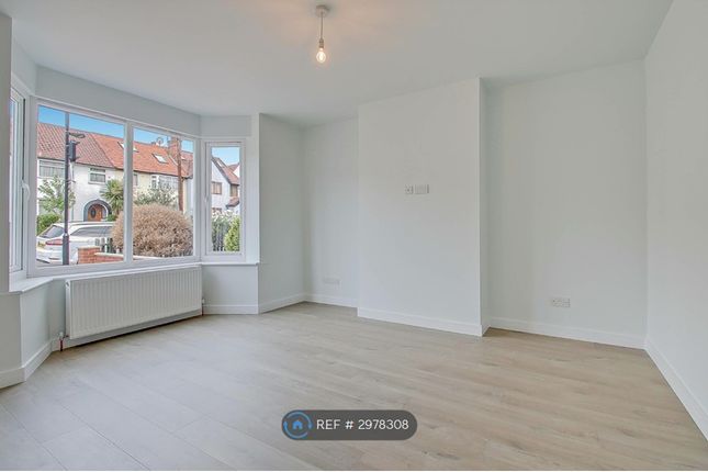 Elton Avenue, Greenford, London photo 4