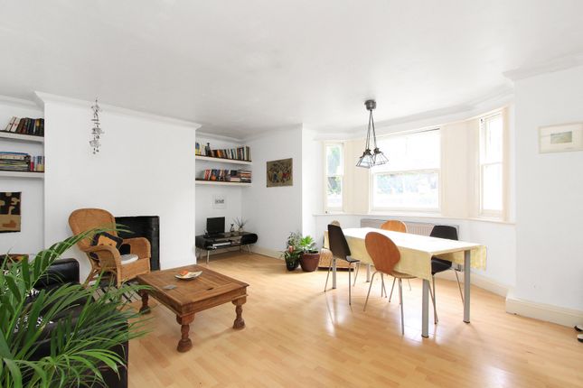 Flat to rent in Maple Road, London