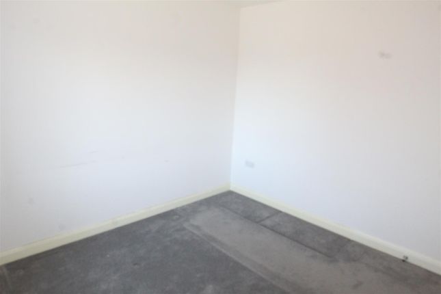20, Bratton Drive, Manchester photo 5