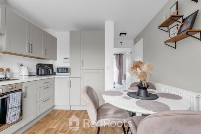 7 Dove Lane, Woodlands, South Yorkshire photo 2