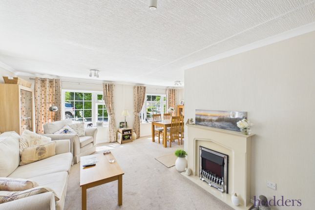 135, Fangrove Park, Lyne photo 4