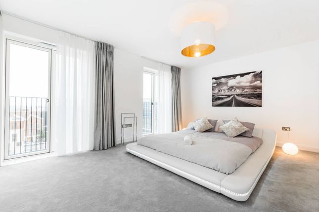 Flat to rent in Olympic Park Avenue, Stratford, London
