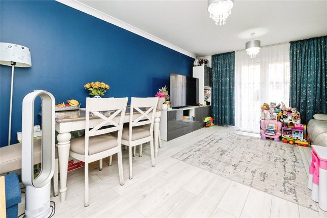 20, Southwell Close, Grays photo 4