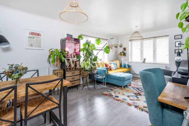 Flat for sale in Academia Way, London