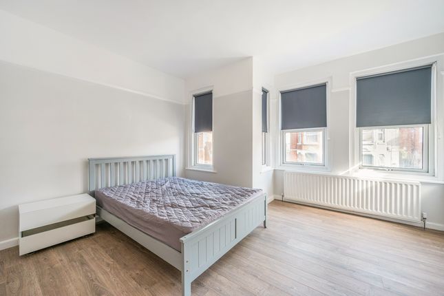 Room 3, 44, Newcombe Road, Hampshire, England photo 2