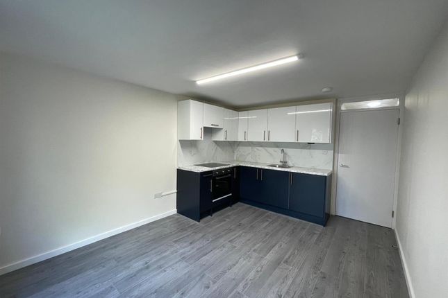 108, Slaithwaite Road, London photo 3
