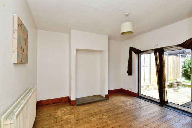 9, Moorfield Avenue, Stoke-on-Trent photo 4