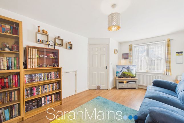 13 Cuthbert Park, Chester Le Street photo 2