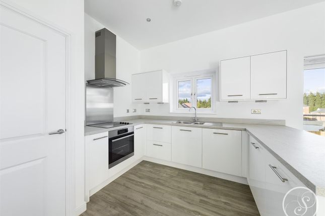 19, Harewood Croft, Leeds photo 3