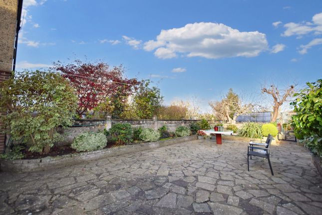 70 West Hill, Epsom photo 2