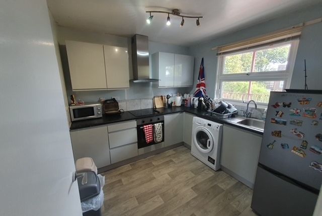 Thumbnail Flat to rent in Langley Walk, Norwich