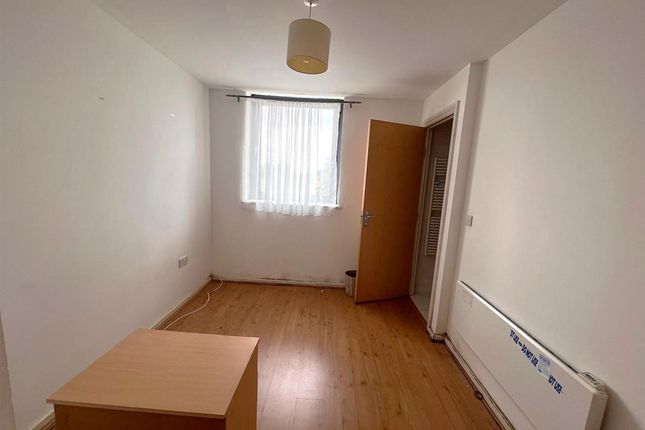 Flat 71, 30, Bath Road, Slough photo 3