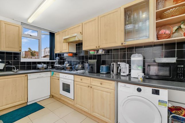 20 Foremark Close, Ilford photo 4