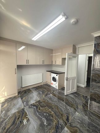 3, Norwood Close, Southall photo 4