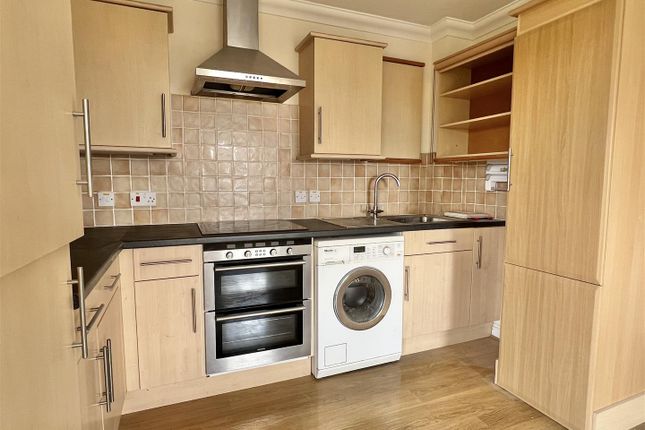16, Mellowes Court, Axminster photo 3
