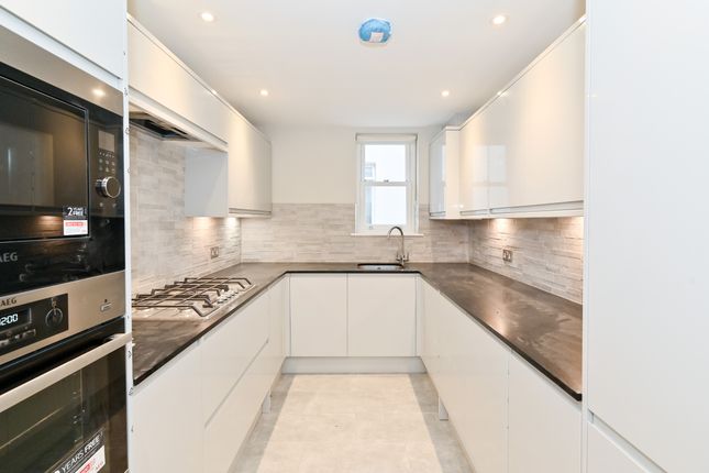 Top Floor Flat, 61, Warwick Gardens, London photo 4