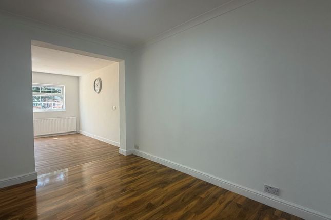28, Selwyn Road, Greater London photo 4