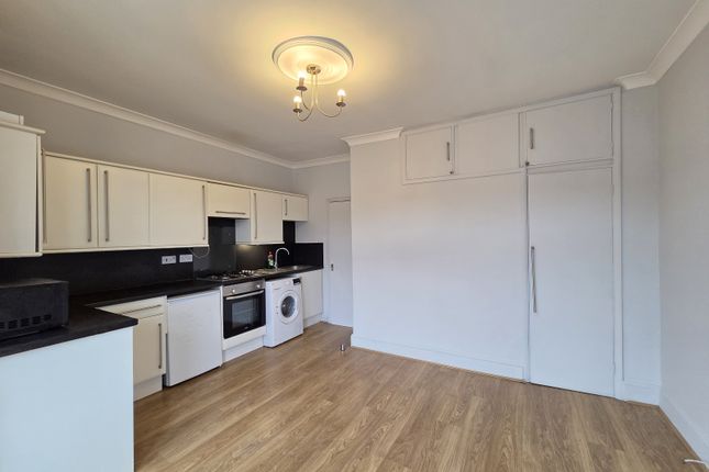 50 Kensington Gardens, Flat C, Ilford photo 5