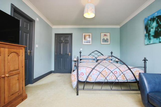 Room 1 8, Lutyens Close, Stoke Park photo 4