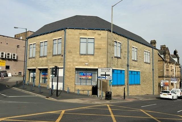 Retail premises to let in Bank Street/Otley Road, Shipley