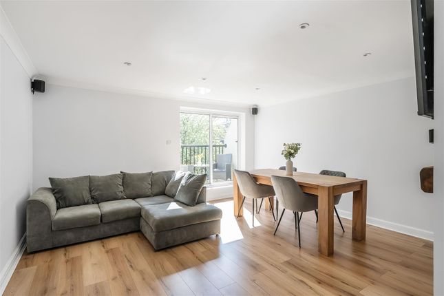 9, Crowhurst Mead, Godstone photo 2