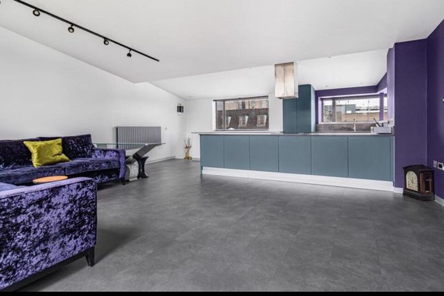 Studio flat on 20, Christ's Lane, Cambridge, £2,600/mo
