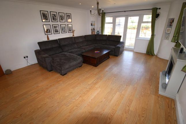 1, Woods Lane, Towcester photo 3