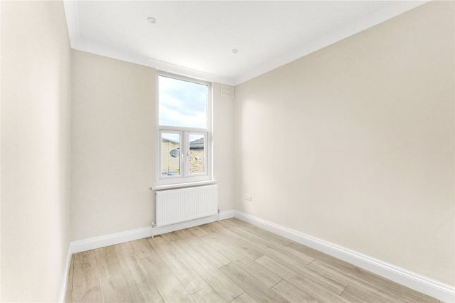 Flat B, 669, High Road Leytonstone, London photo 4
