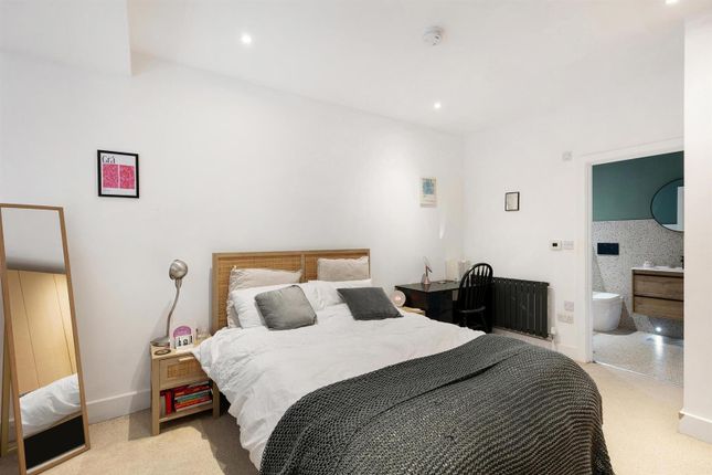 Flat for sale in Alliance Court, Sumner Road, Peckham