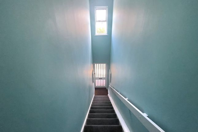 47, Lowry Drive, Houghton Regis photo 2