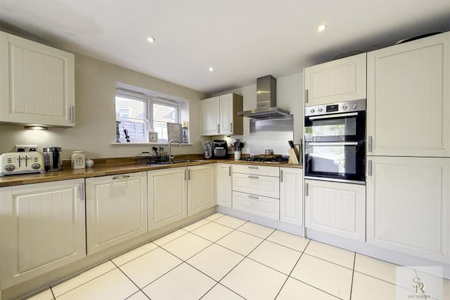 89, Shearwater Road, Hemel Hempstead photo 2