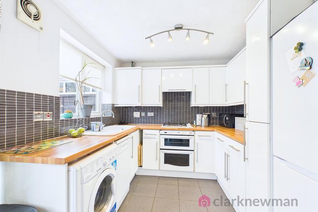 7, Heathcote Gardens, Harlow photo 3