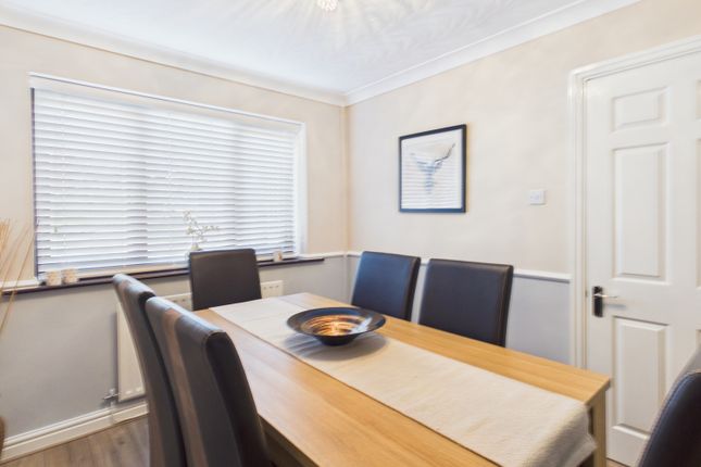 26, SHERINGHAM DRIVE, HYDE photo 4