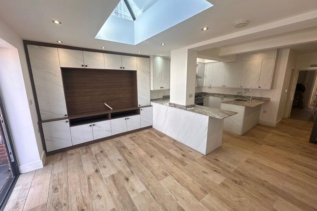 42, Alexandra Avenue, Greater London photo 2