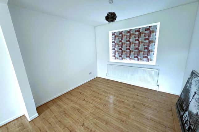 7, Hynton Road, Dagenham photo 3